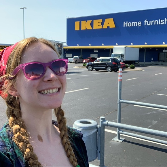 Meet your Posher, Cecelia - Picture 1 of 1